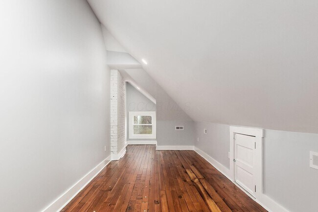 Building Photo - 1013 E Rich St