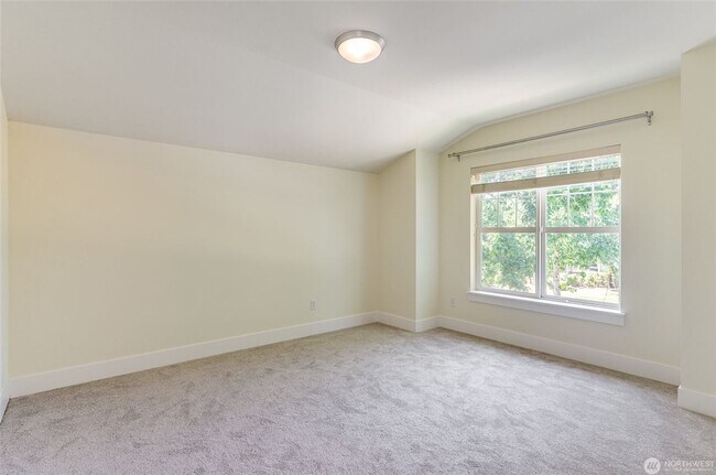 Building Photo - 2Bd/2.5Ba Issaquah Home