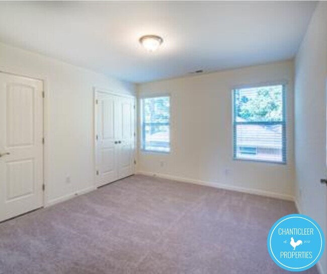 Building Photo - 10 Rochambeau Ct