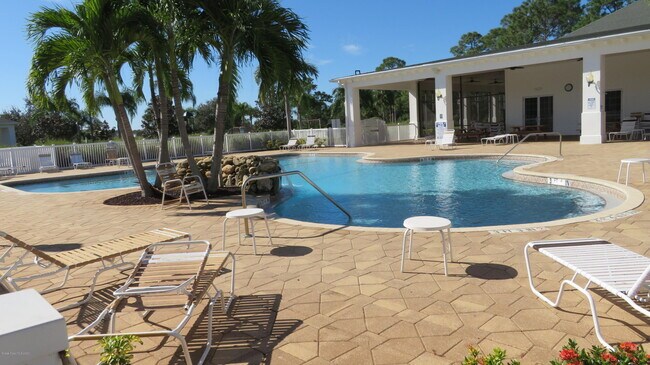 Building Photo - 1777 Sawgrass Dr SW