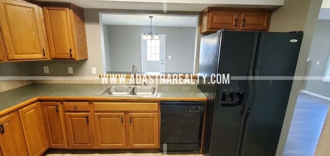 Building Photo - Spacious Basehor Townhome-Available NOW!!