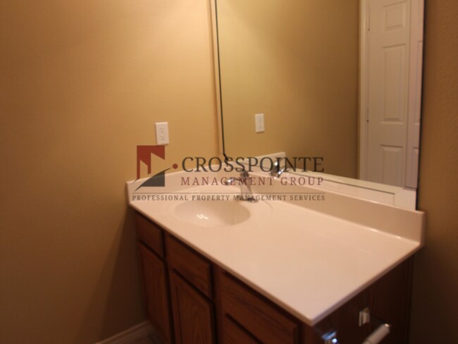 Building Photo - Available! 3 Bedroom Home in Flint!