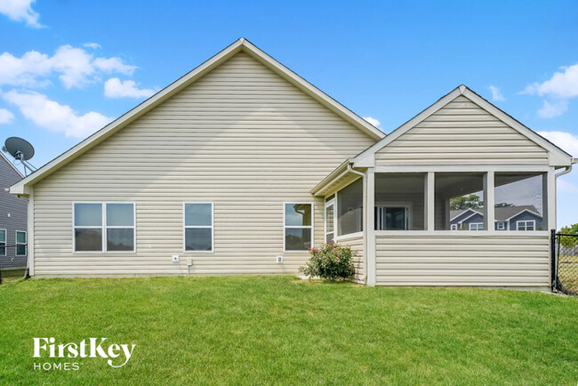 Building Photo - 1623 Woodside Cir