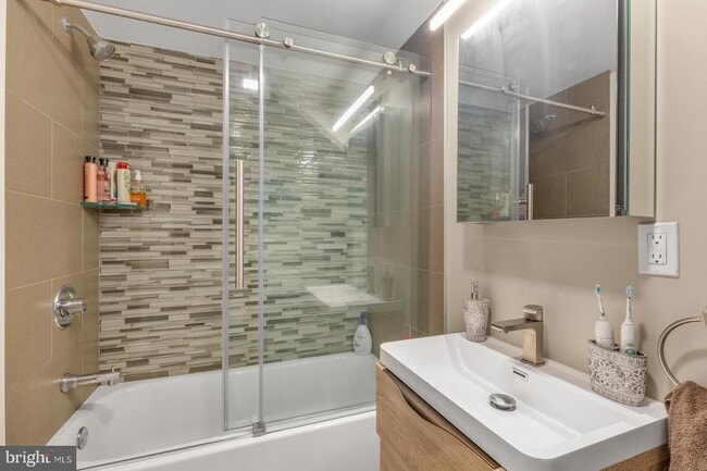 Building Photo - 1142 Crease St