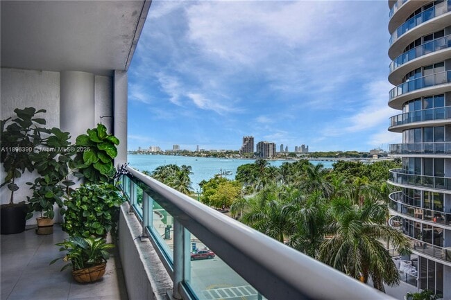 Building Photo - 1800 N Bayshore Dr