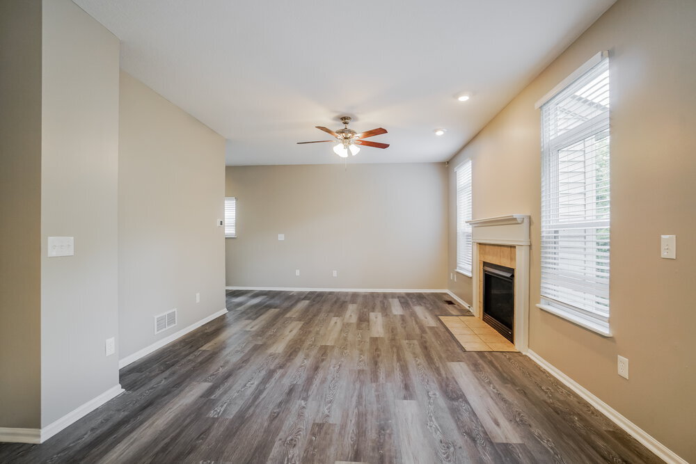 Building Photo - 985 Preble Dr