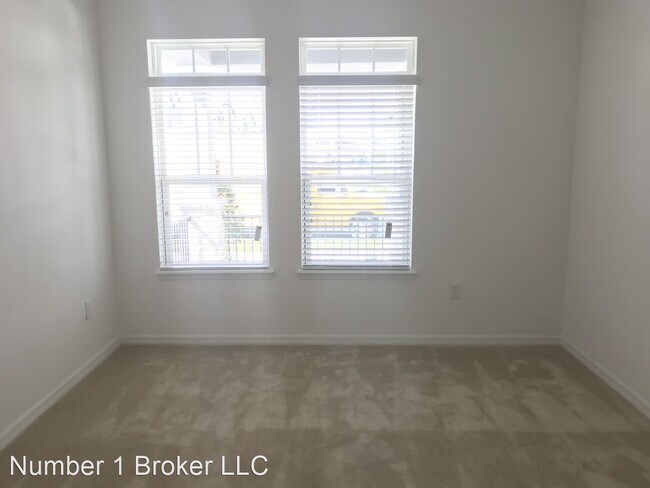 Building Photo - 4 br, 3.5 bath House - 12682 Salomon Cove ...