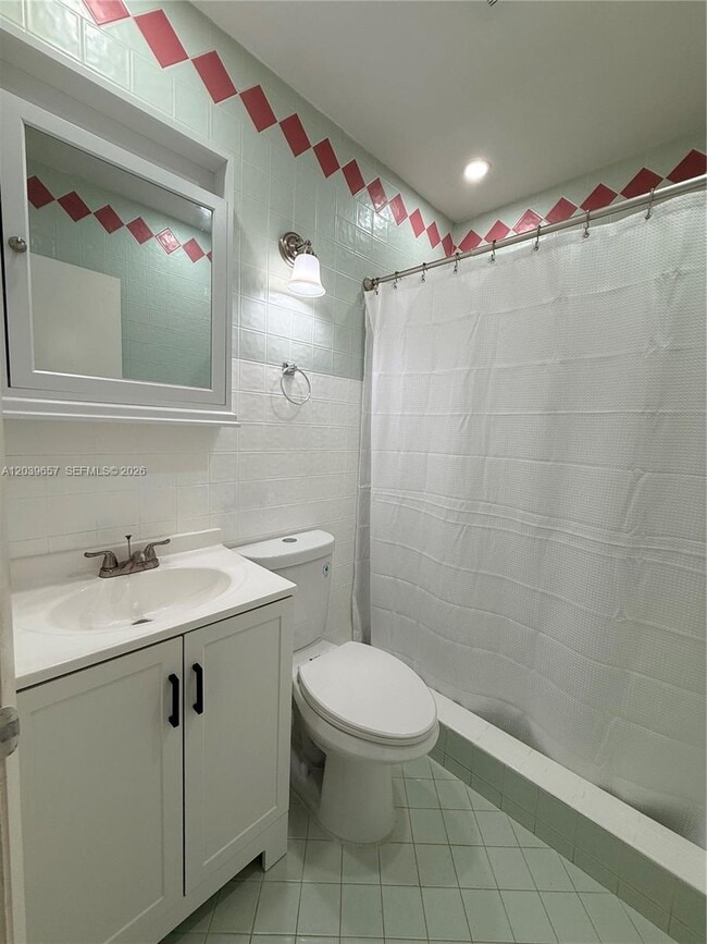 Building Photo - 561 W 39th St