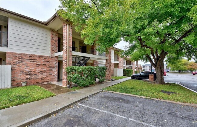 Building Photo - 1705 Crossing Pl