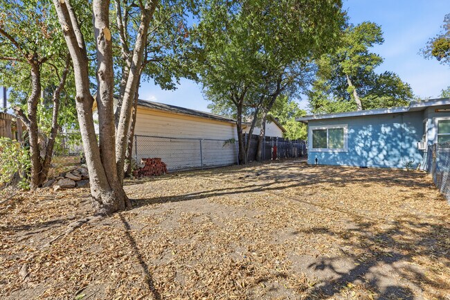 Building Photo - 3301 Willing Ave