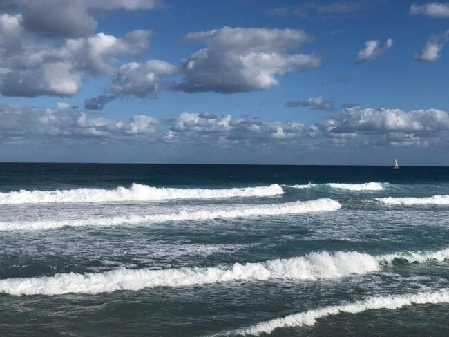 Building Photo - 2222 NE 1st Way