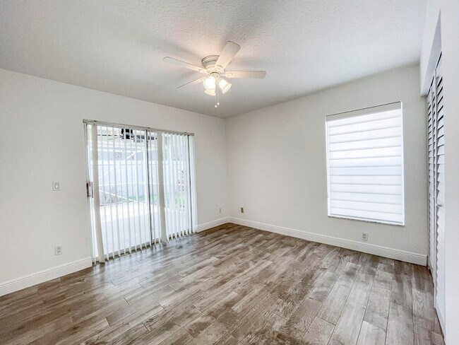 Building Photo - 252 Moccasin Trail W