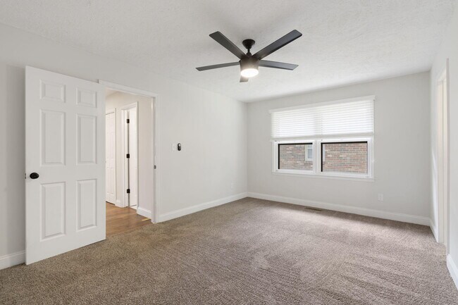Building Photo - 3259 S Elmira Ave