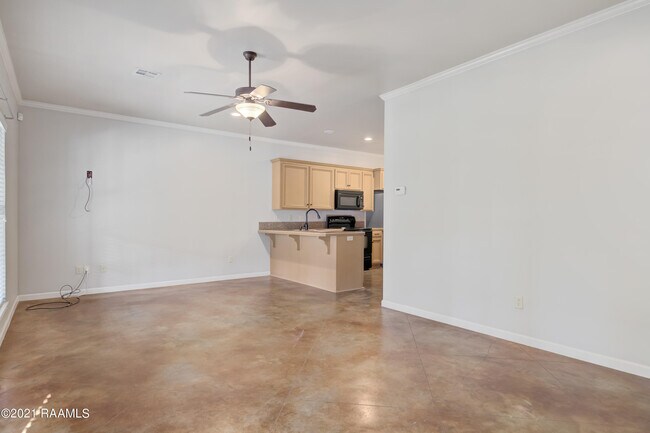 Building Photo - 124 Deraney Ln