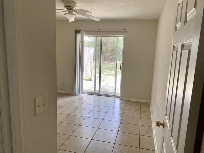 Building Photo - 1103 N Lion Cub Point