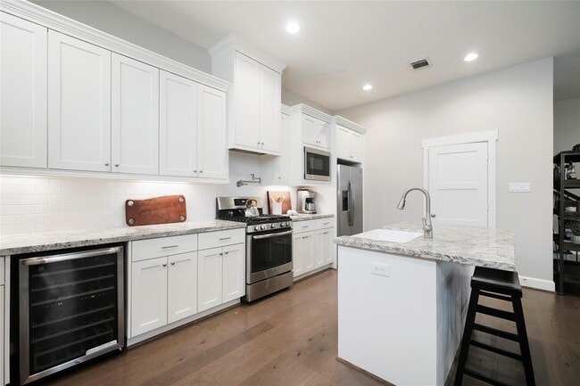 Building Photo - 5905 Petty St