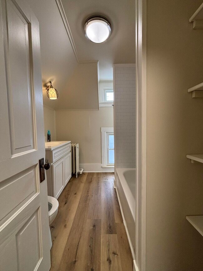 Building Photo - 428 Ideal St