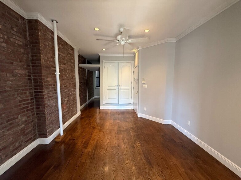 Building Photo - 697 Tenth Ave (47th & 48th Ave), #2FS