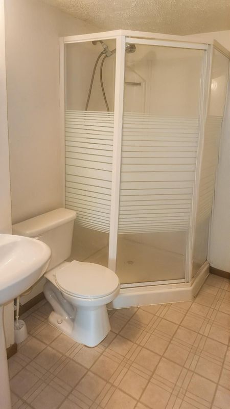 Building Photo - 9 Heights Rd NE