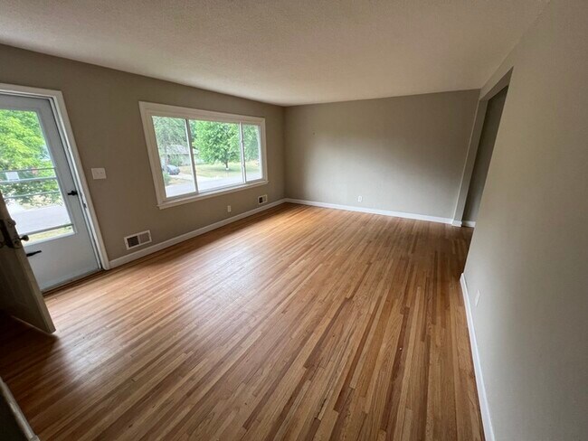 Building Photo - 1760 City Heights Dr