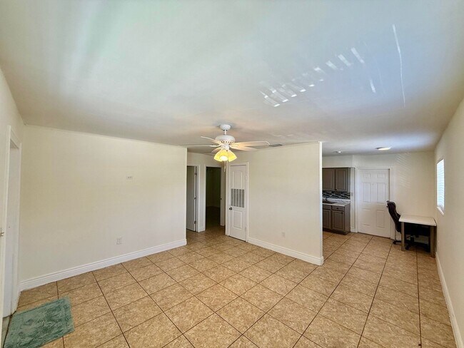 Building Photo - Ventura Blvd FTL 2633-2635