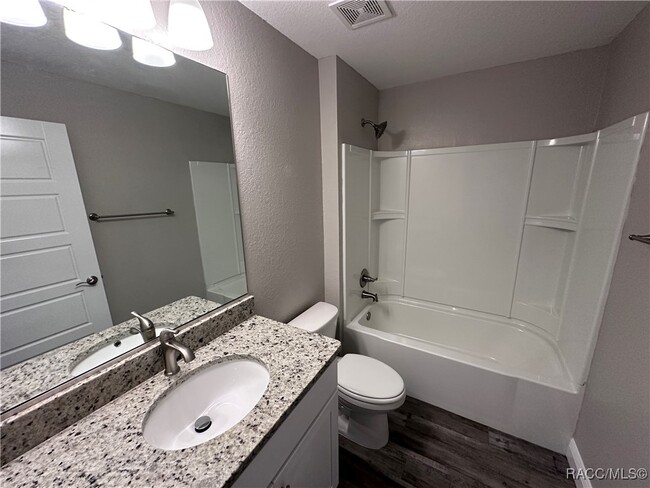 Building Photo - 9995 N Sandree Dr