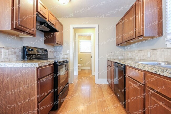 Building Photo - 520 6th St