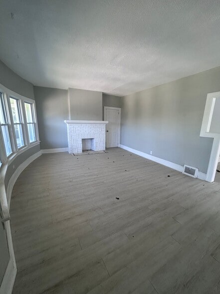 Building Photo - 1523 Hillcrest Rd
