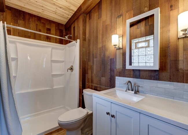 Building Photo - 4 bedroom/2 bath house in Deception Park View