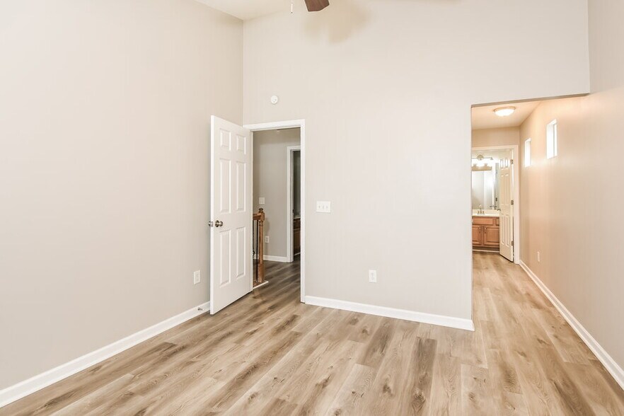 Building Photo - 6225 Smoke Ridge Ln