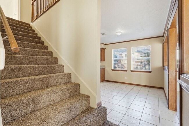 Building Photo - 16014 Southampton Dr