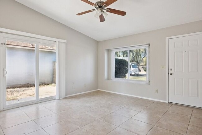 Building Photo - Three bedroom, two bath home!