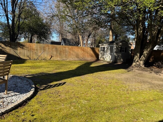 Building Photo - 5009 E Seminary Ave