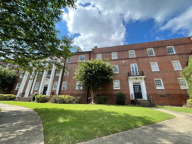 Building entrance - 2850 Fairway Dr