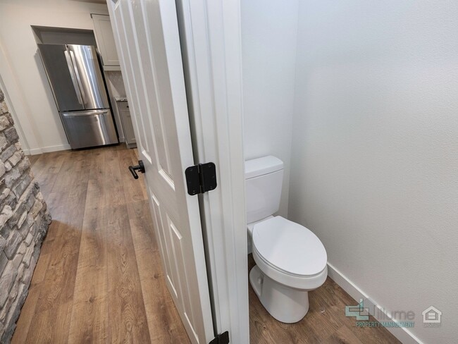 Building Photo - Beautifully Renovated furnished 3-Bedroom ...