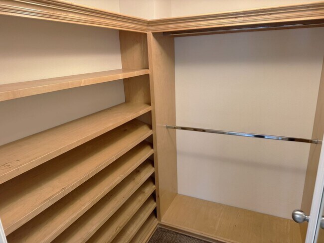 Building Photo - 2 + 2.5 Santa Monica Condo townhouse