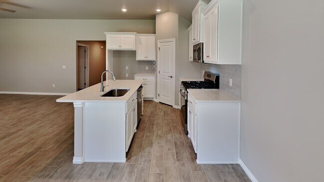Building Photo - Spectacular 3 Bedroom 2.5 Bathroom Home in...