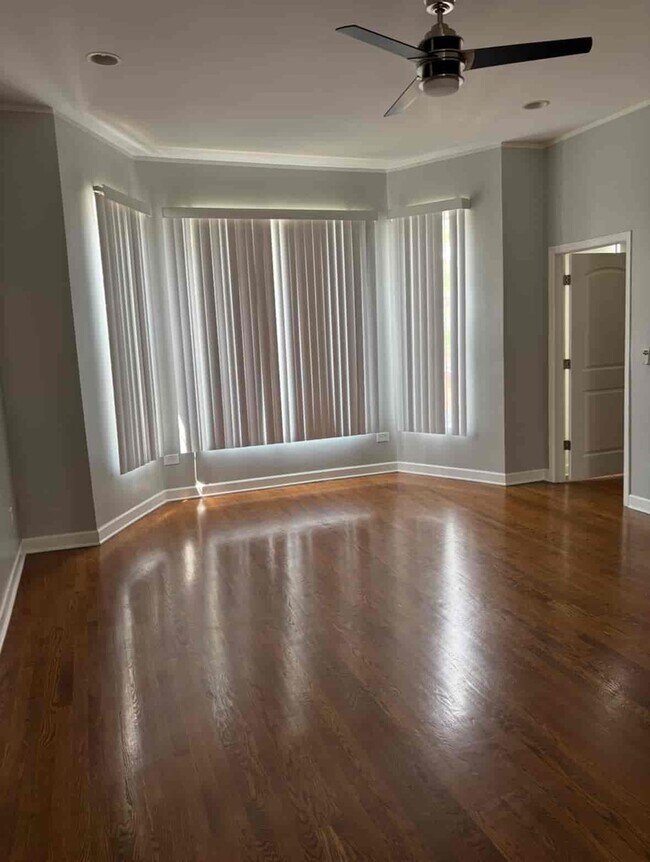 Building Photo - 803 S Karlov Ave