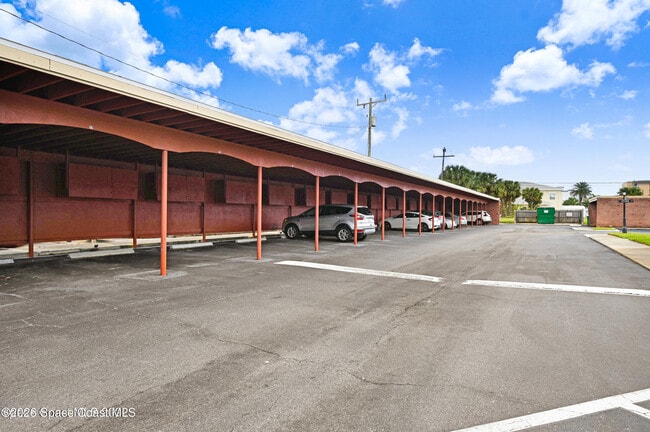 Building Photo - 931 Palm Springs Blvd