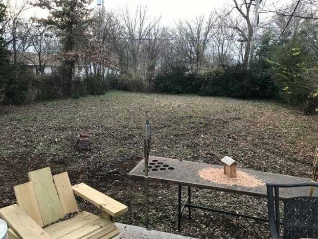 Building Photo - 1120 S Walnut St