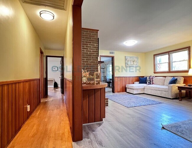 Building Photo - 146 Rosedale Cir