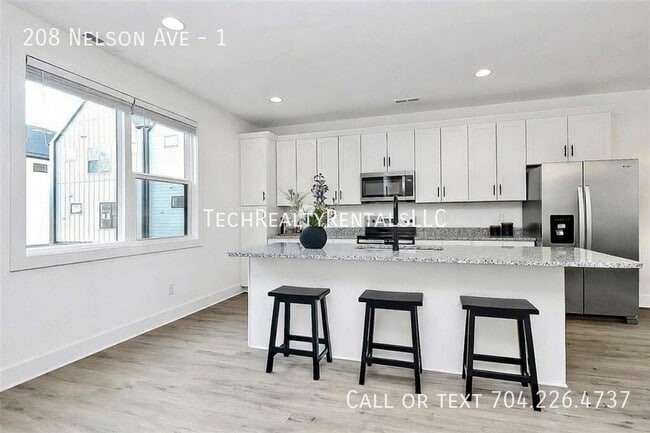 Building Photo - 208 Nelson Ave