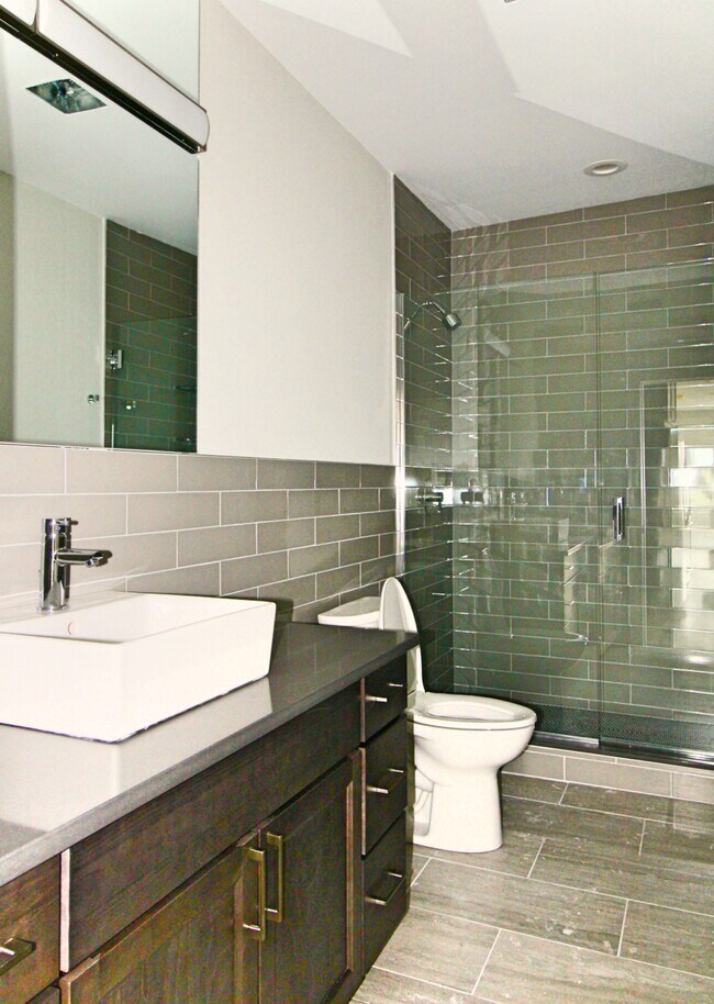 Bath - 408 Atwells Ave