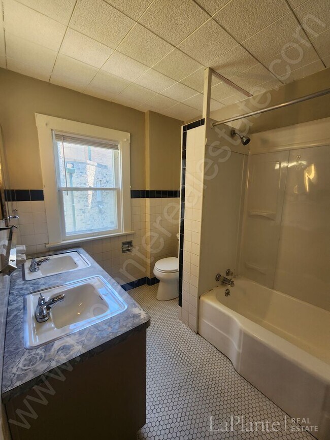 Building Photo - Beautiful 4 Bedroom Home for Rent