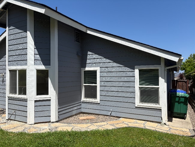 Building Photo - 1769 E Pointe Ave