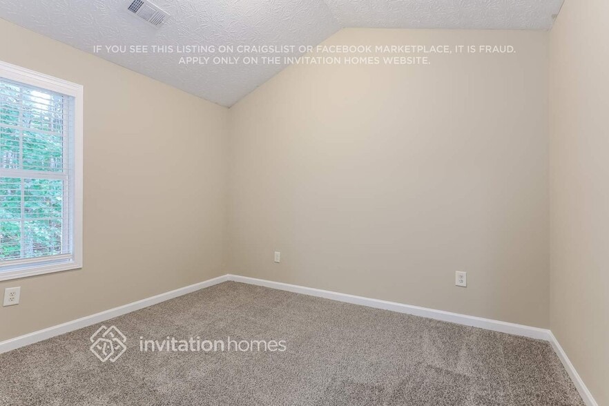 Building Photo - 270 Valley View Dr