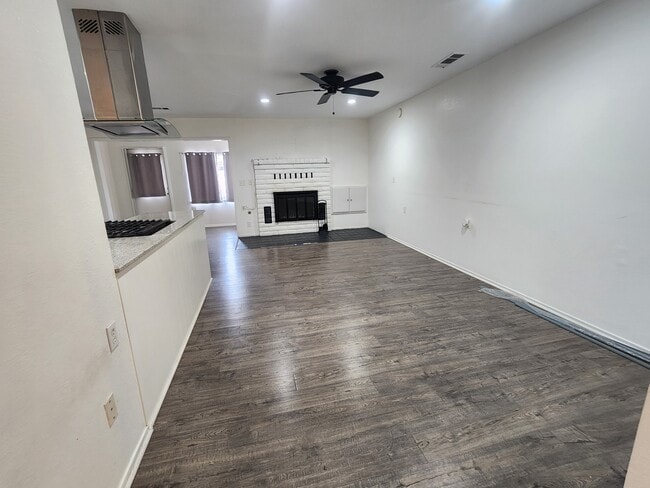 Building Photo - 678 W Henderson Ave