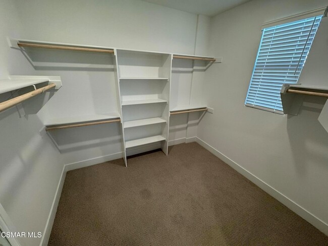 Building Photo - 701 Edward Scholle Dr