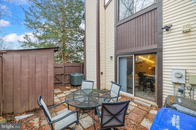 Building Photo - 7314 Split Rail Ln