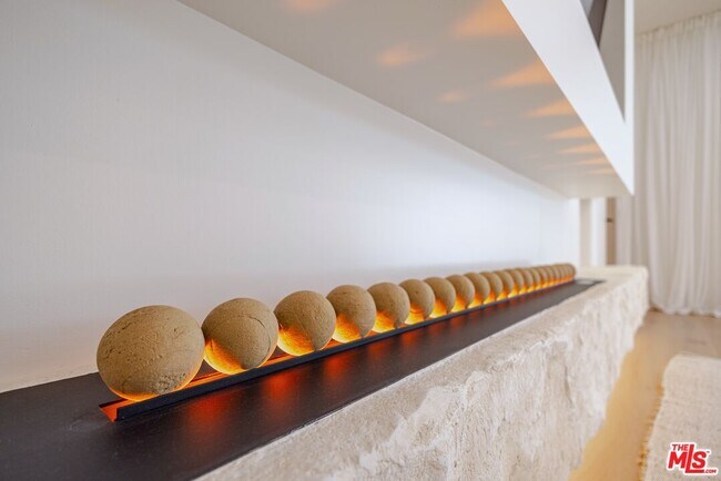 Building Photo - 4703 Saloma Ave